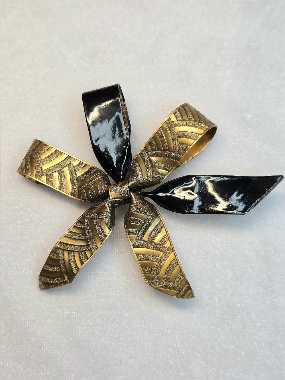 Vintage Gold-tone Black Enamel Pinwheel Bow Brooch / Pin